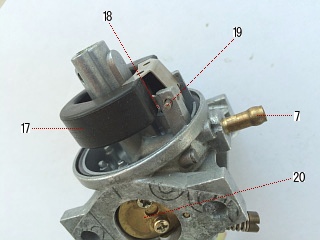 フロート式キャブレータ　フロート　取り外し前