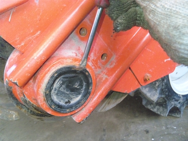 トラクター作業機修理 ロータリの耕運軸ベアリング破損 ロータリから異常音