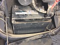 T245D　バッテリ　固定金具　取り外し後