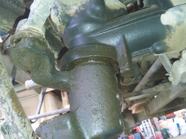 田植機修理（前輪ギヤ・ケースのオイル漏れ 後車軸のオイル漏れ サイド・クラッチ調整）
